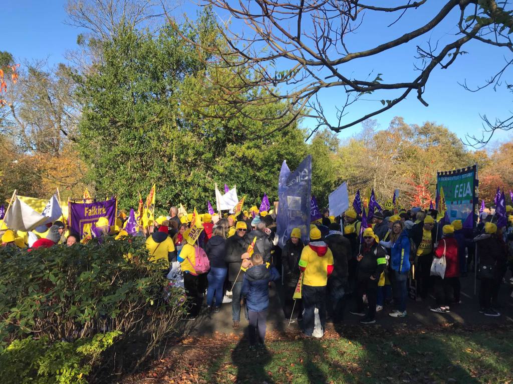Thousands of teachers march in Glasgow for pay&nbsp;increase